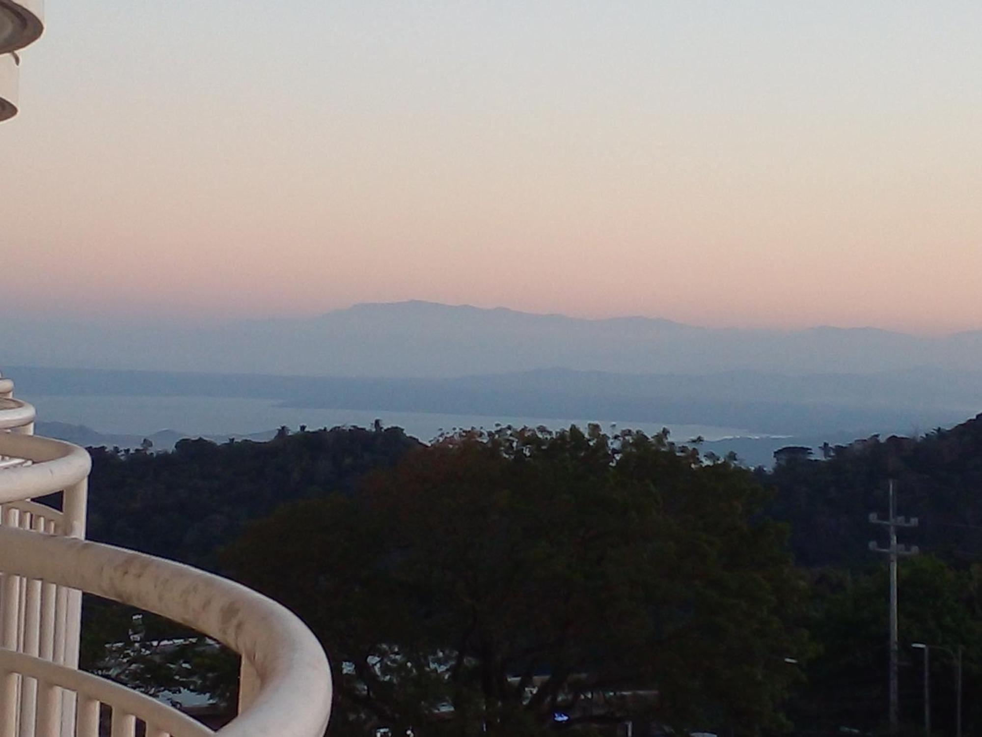 Tagaytay Prime Residences With Swimming Pool & Viewing Deck تاجيتاي الغرفة الصورة